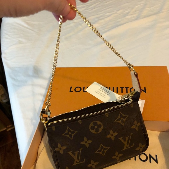 Authentic Louis Vuitton monogram mini pouch - Picture 3 of 8